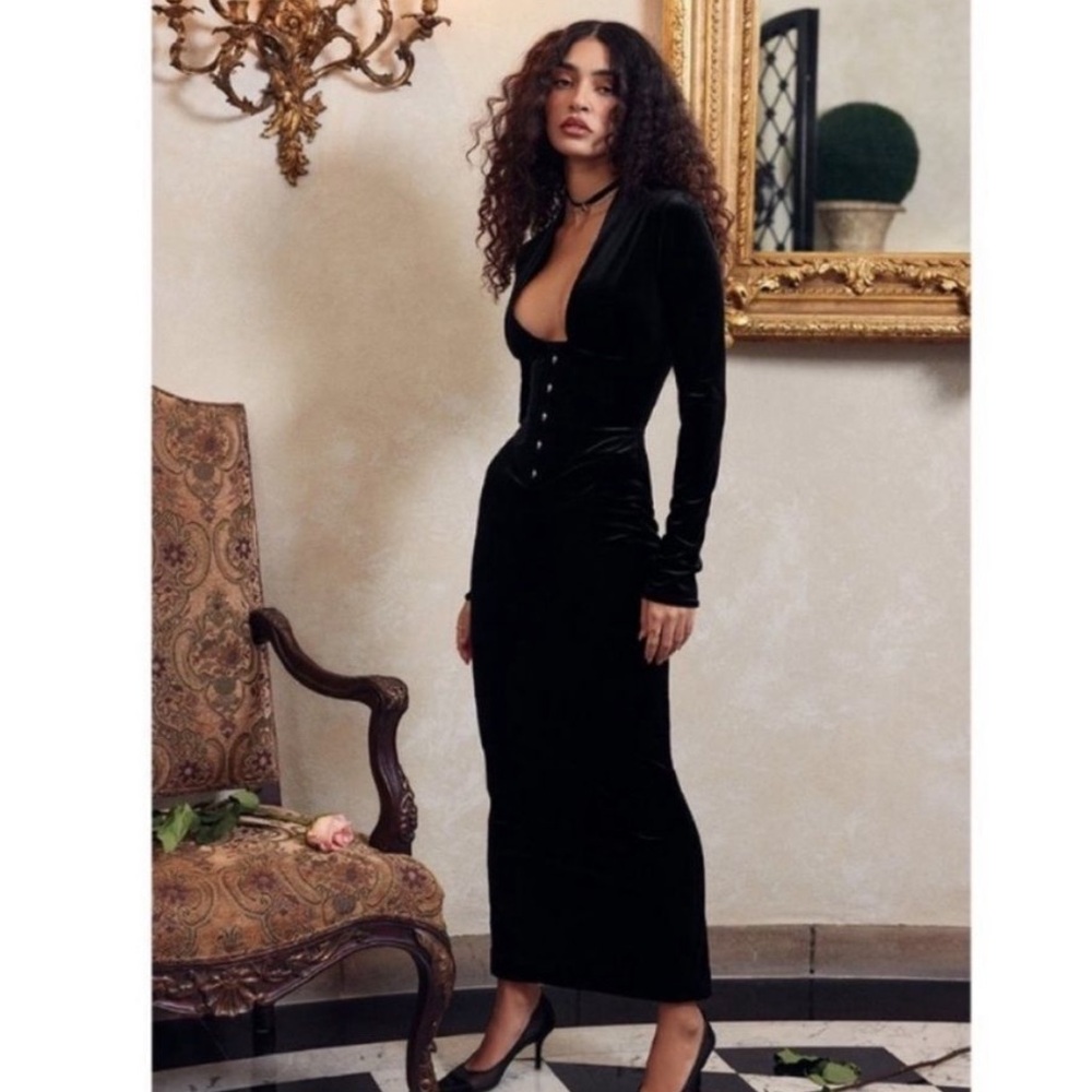 House of CB Arabella Black Velvet BOUTIQUE
Corset Maxi Dress , MEDIUM 1341